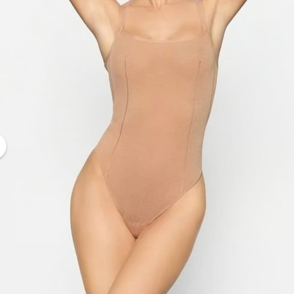 NEW WITH TAGS SKIMS SHEER SCULPT THONG BODYSUIT